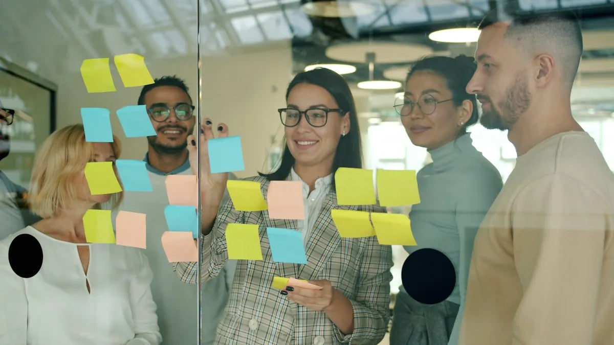 Un workshop di squadra con i post-it